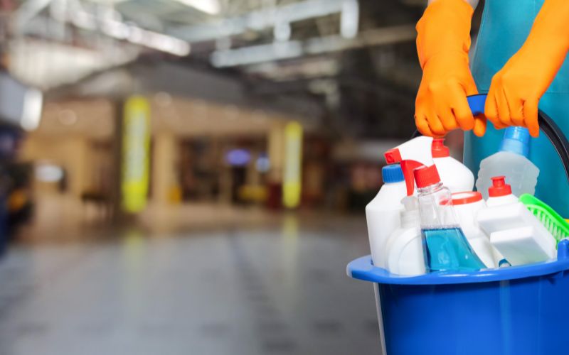 nên chọn vệ sinh công nghiệp hay truyền thống