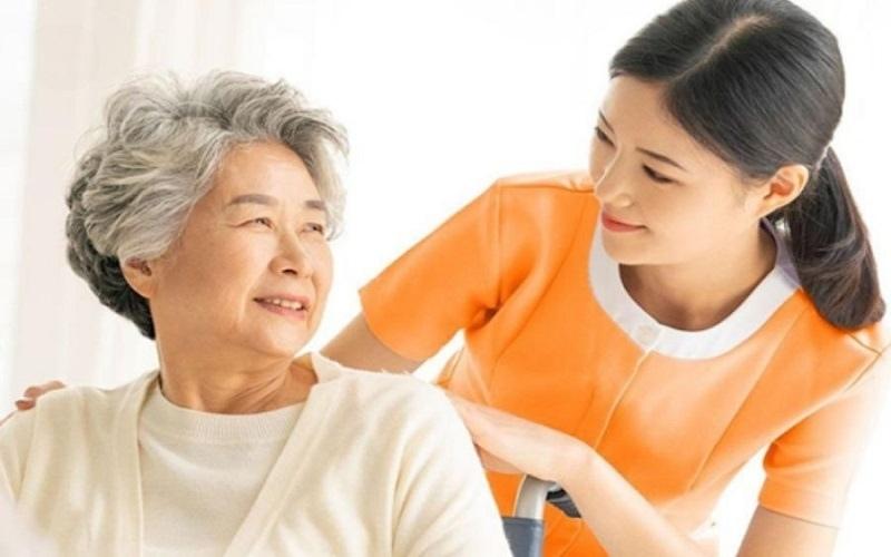 Top 5 dịch vụ chăm sóc người già