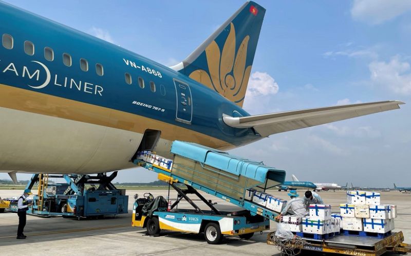 Giá cước vận chuyển đường hàng không từ Trung Quốc về Việt Nam